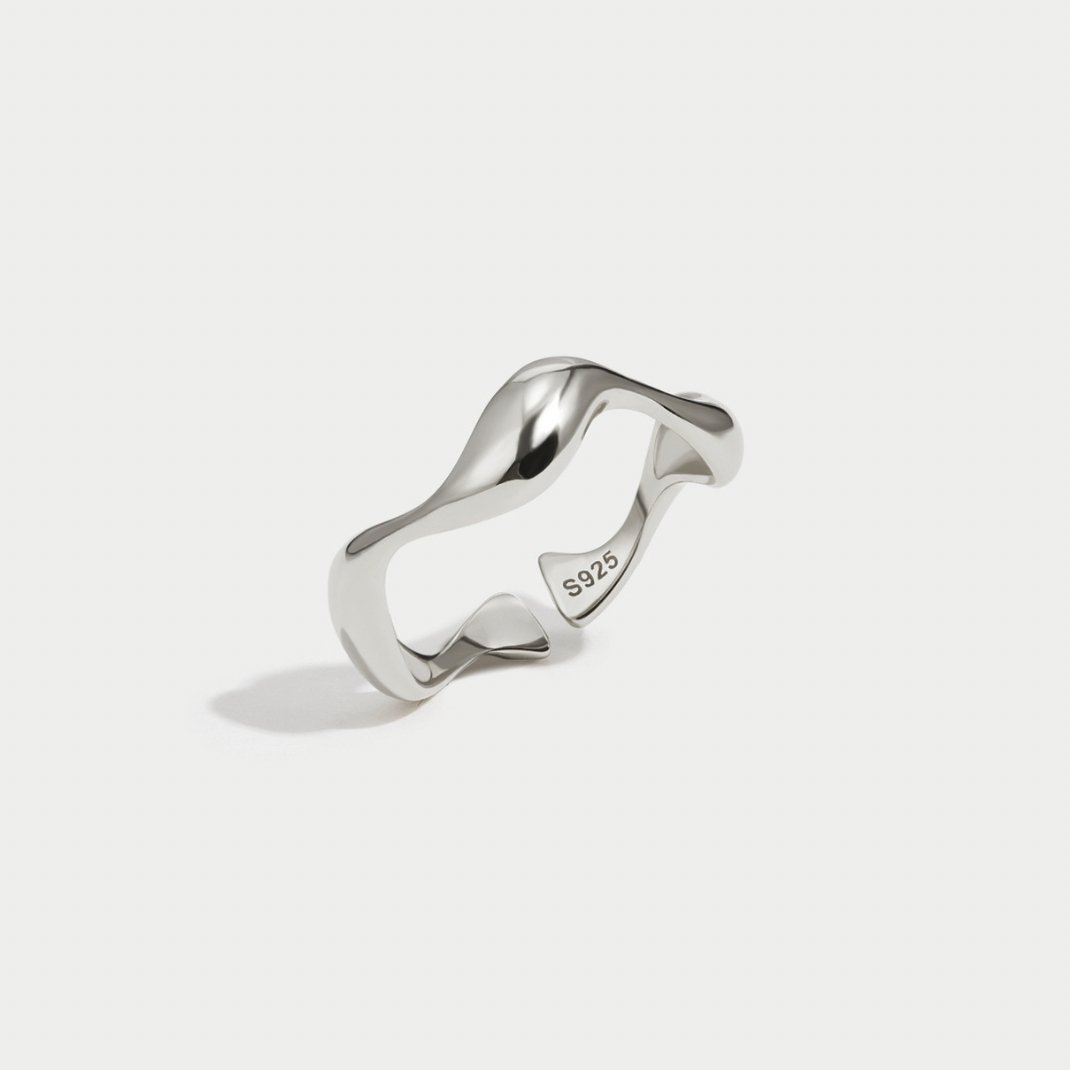 Silver Wave Minimalist Ring – Timeless