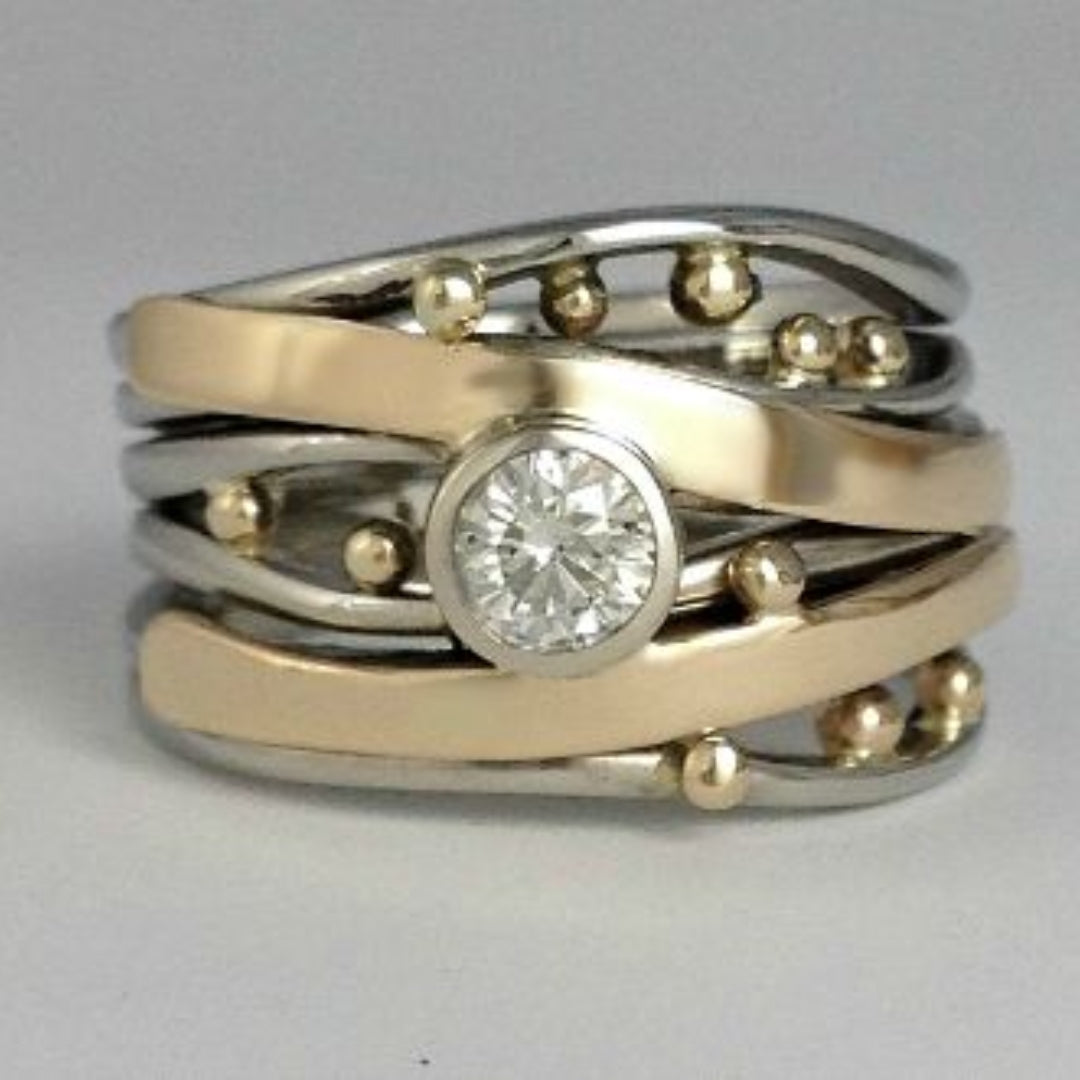 Gold Zirconia Inlaid Ring – Timeless Elegance