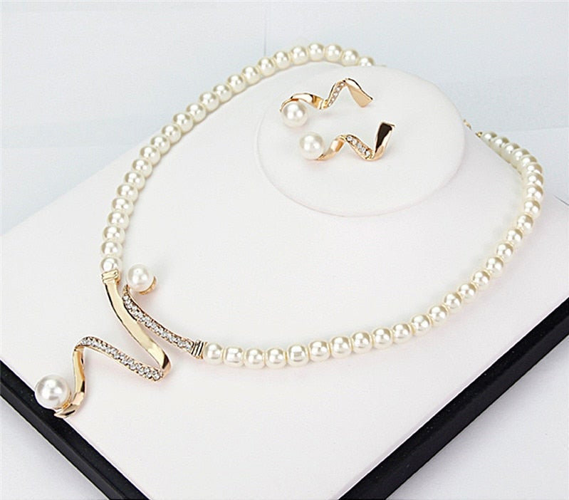 Pearl Necklace & Earring Set – Timeless Elegance