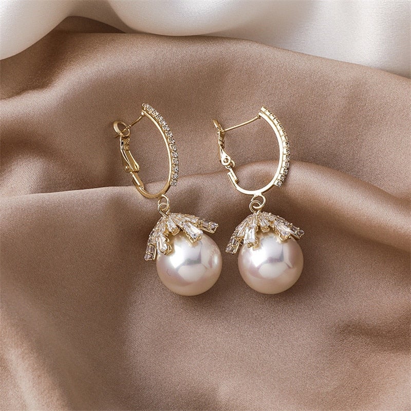 Pearl Drop Earrings – Exquisite Elegance