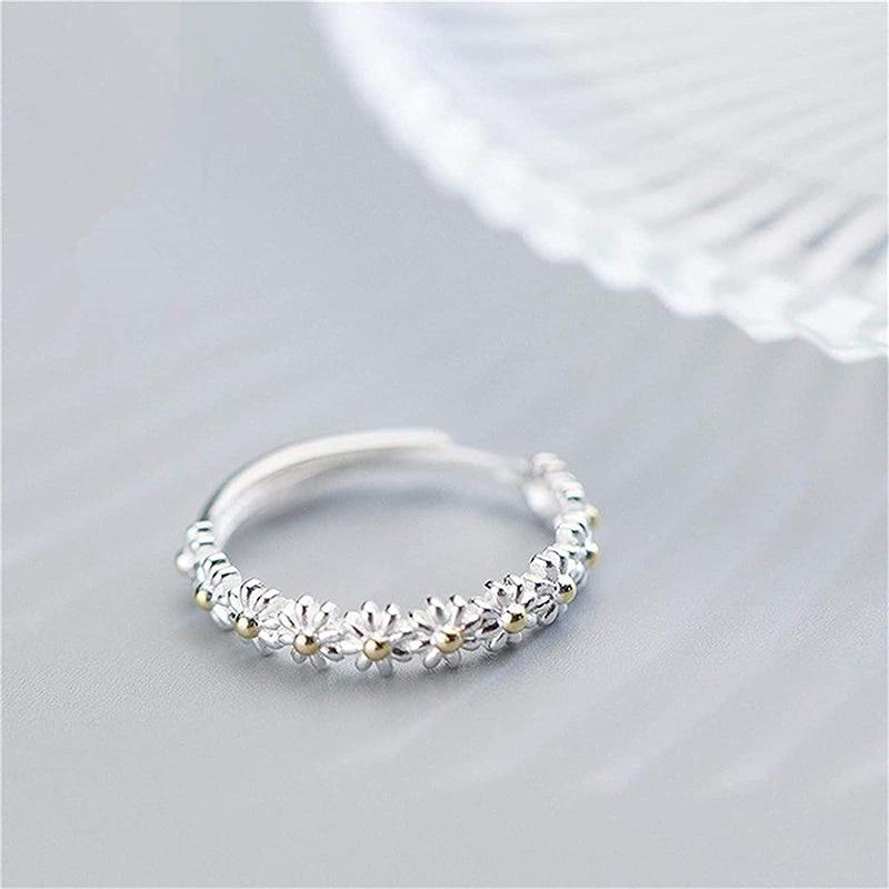 Silver Enamel Daisy Ring – Timeless Elegance