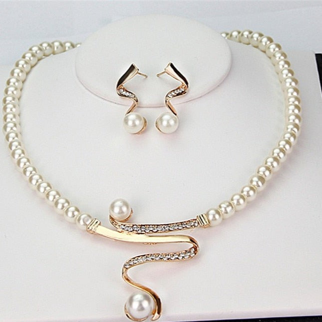 Pearl Necklace & Earring Set – Timeless Elegance