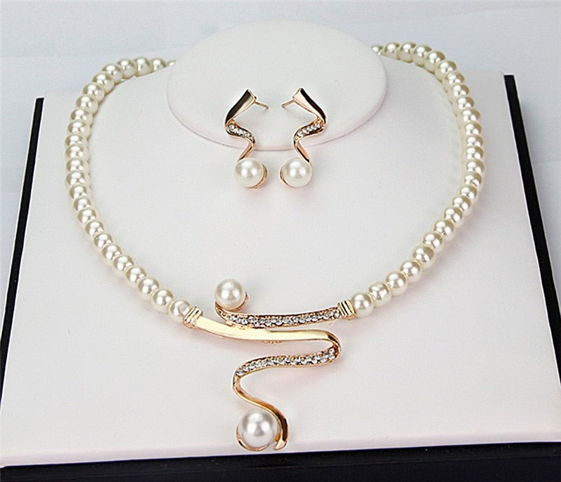 Pearl Necklace & Earring Set – Timeless Elegance