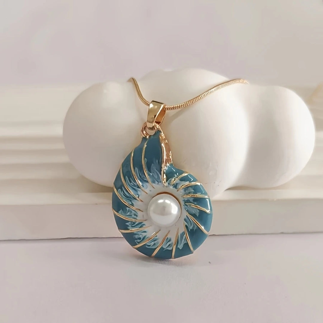 Pearl Blue Shell Necklace – Elegant Vintage