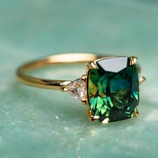 Emerald Green Gem Ring – Exquisite