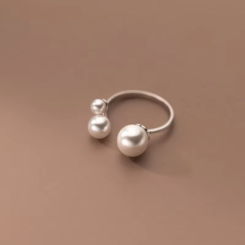 Gold Adjustable Pearl Trio Ring – Elegant