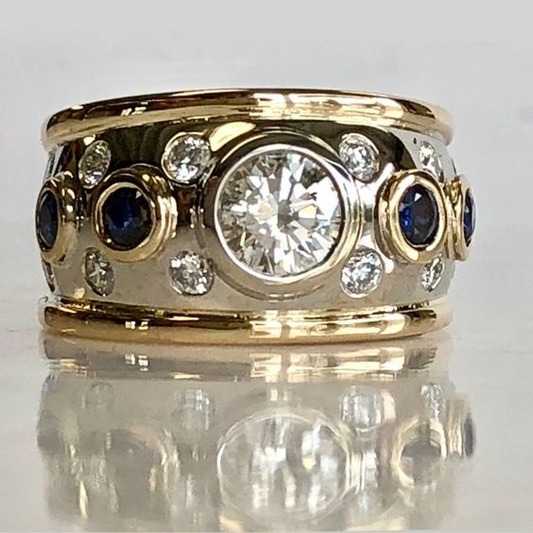 Gold Zirconia Inlaid Ring – Timeless Elegance