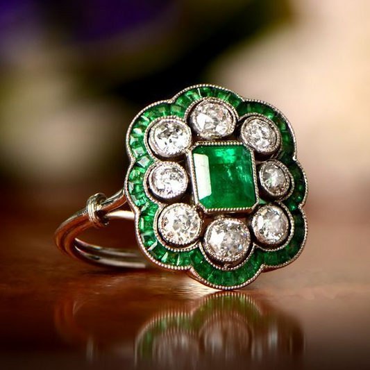 Gold Emerald Ring – Luxurious Vintage Elegance