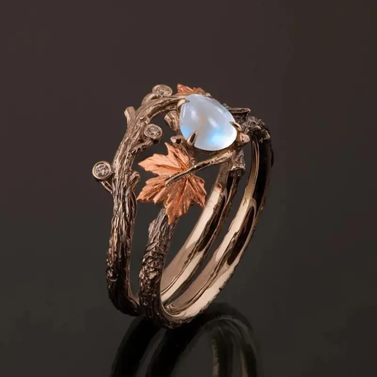 Gold Moonstone Vintage Ring – Timeless Elegance